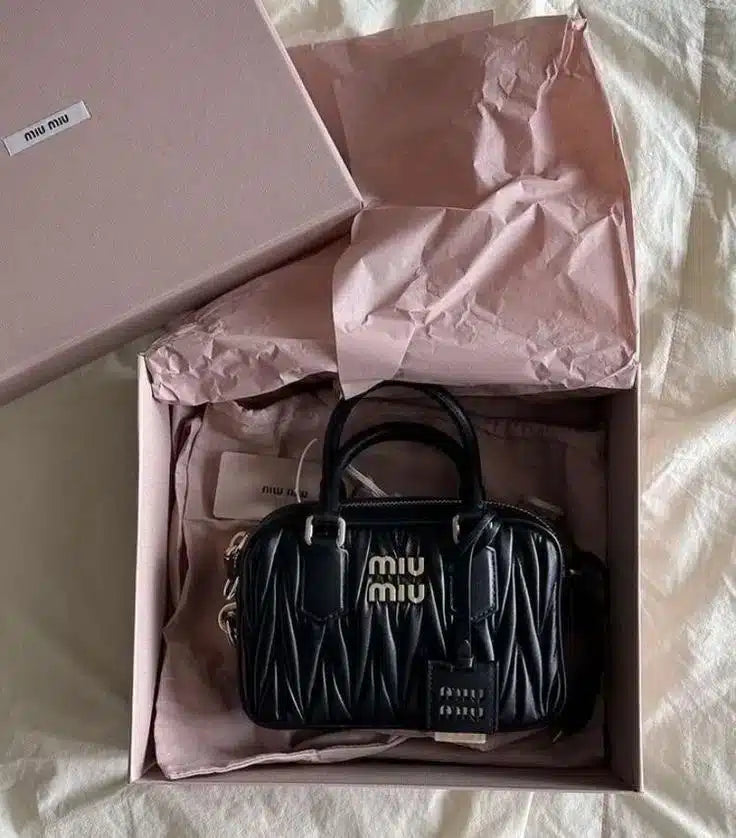 Miu Miu Çanta Nakışlı Deri Siyah