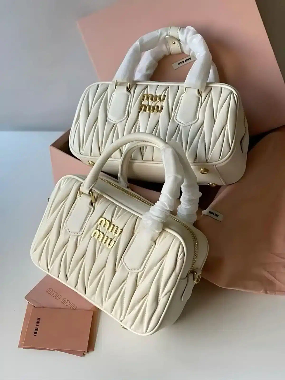 Miu Miu Çanta Nakışlı Deri