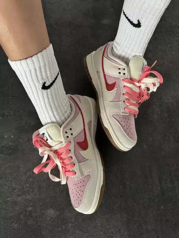 Nike Dunk Swoosh Pink