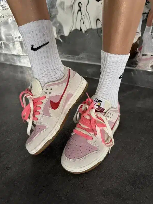 Nike Dunk Swoosh Pink
