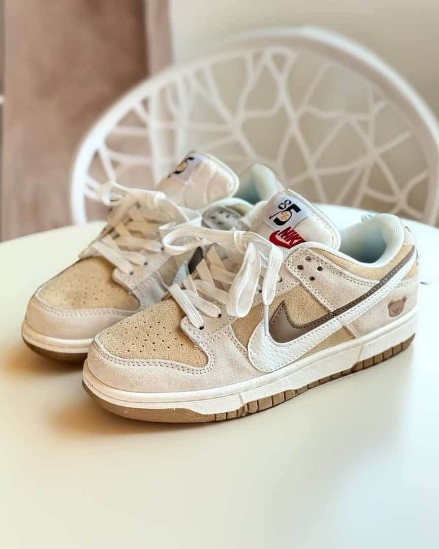 Nike Dunk swoosh