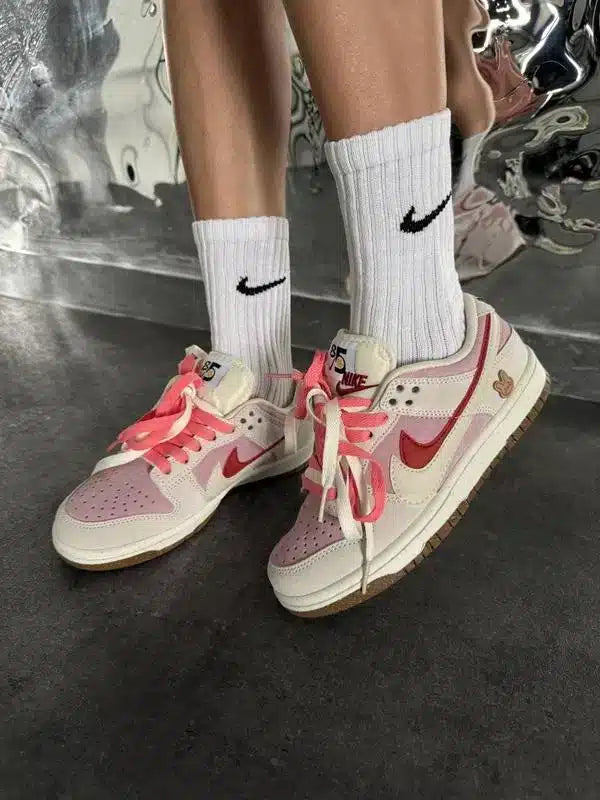 Nike Dunk Swoosh Pink
