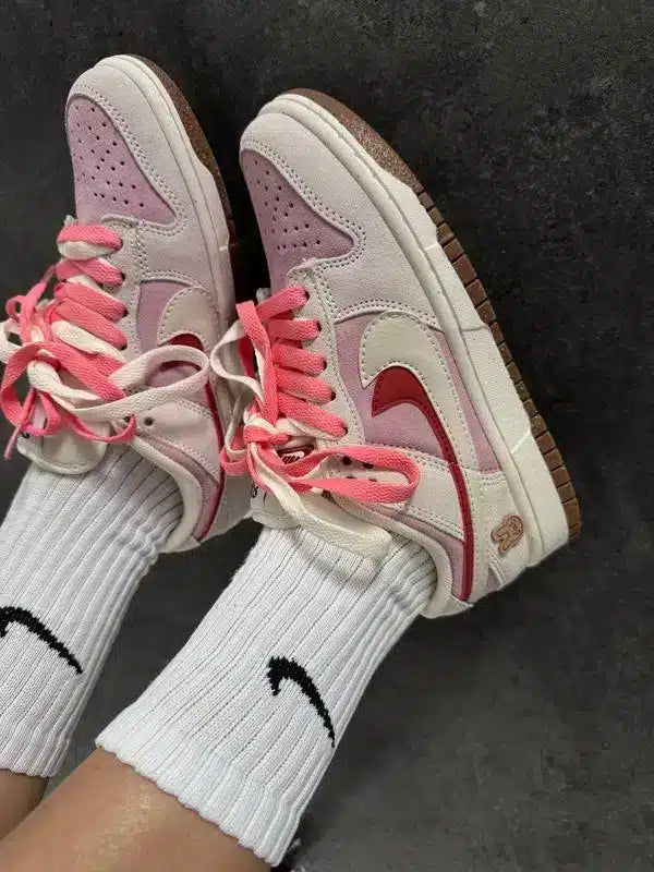 Nike Dunk Swoosh Pink