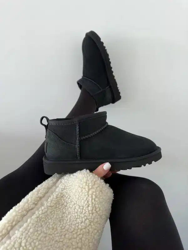 UGG Siyah Mini